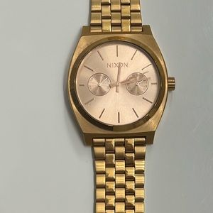 Nixon Time Teller A045 100m water resistant watch